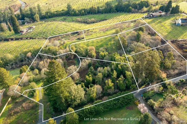 a view of a tennis court