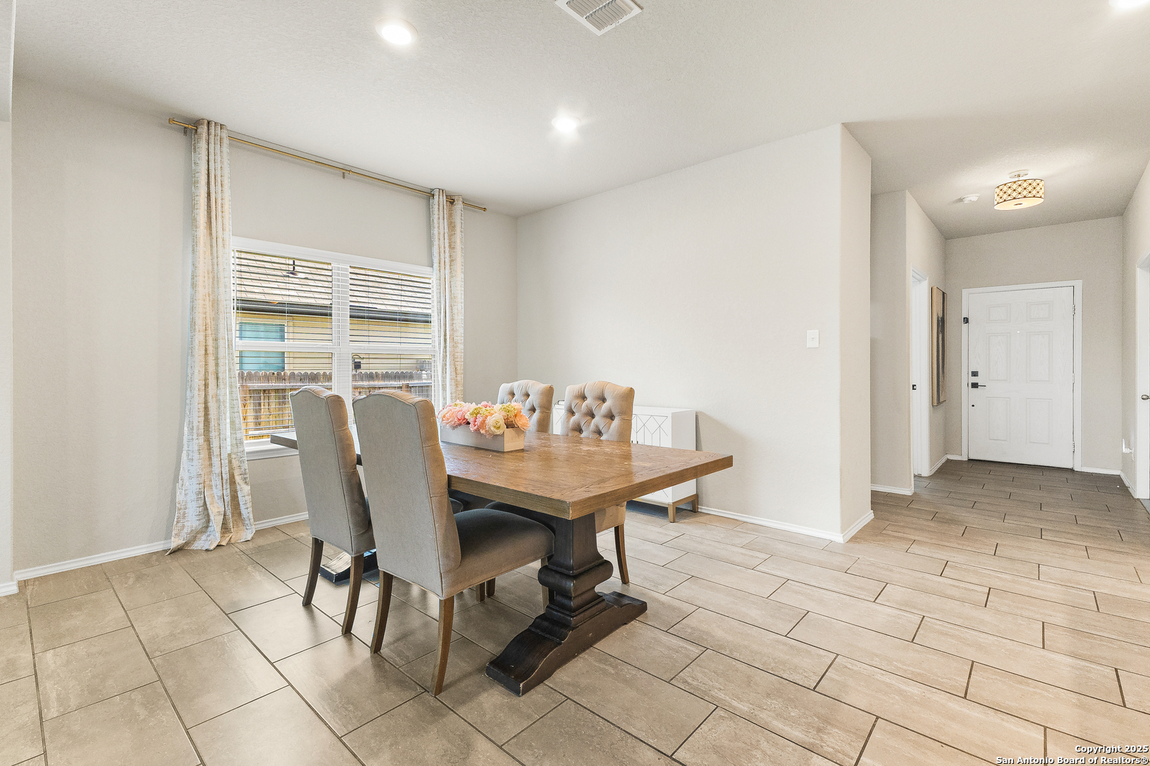217 Stag Way Cibolo, TX 78108 - Photo 11 of 31 a view of a dining room with furniture