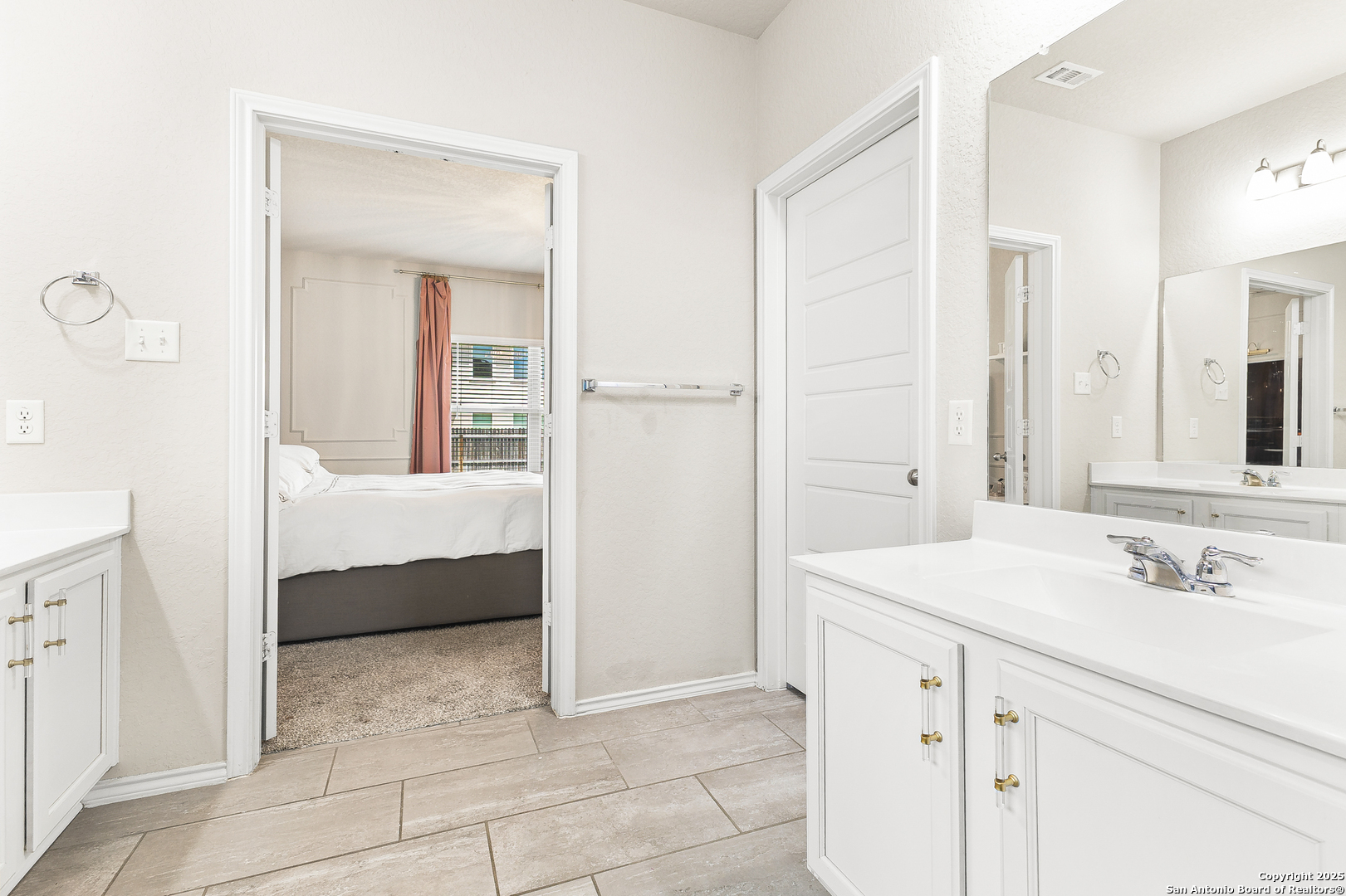 217 Stag Way Cibolo, TX 78108 - Photo 19 of 31 a en suite bathroom with a sink and a mirror