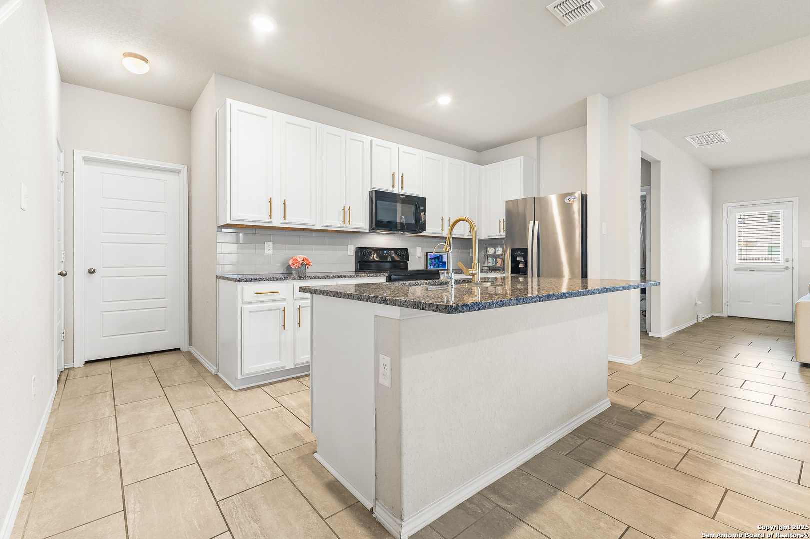 217 Stag Way Cibolo, TX 78108 - Photo 6 of 31 a kitchen with kitchen island granite countertop a refrigerator oven a sink a counter top space and cabinets