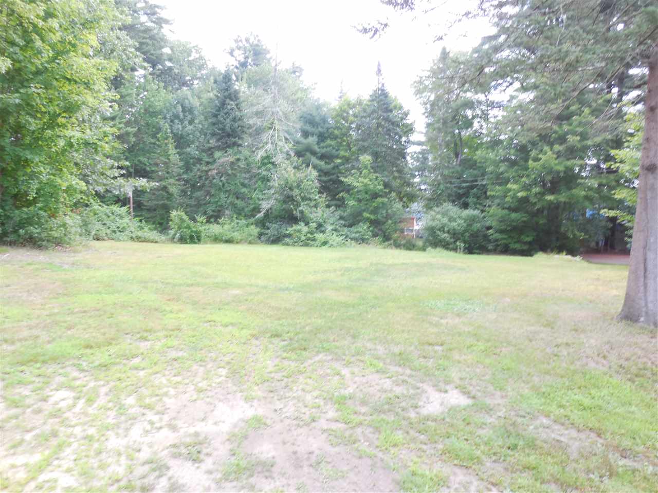 8 Busby Grove Road Derry, NH 03038 - Photo 2 of 8