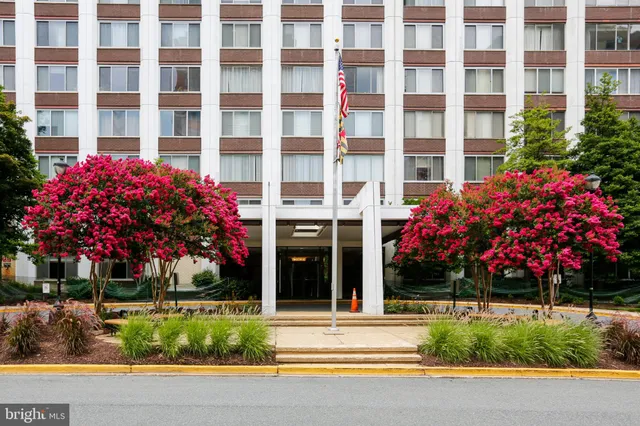 $2,250 | 11801 Rockville Pike, Unit 1113, Rockville, MD 20852