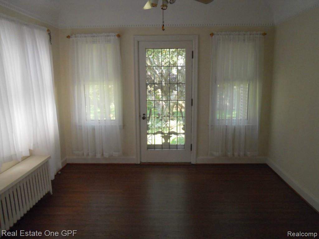 1027 Bedford Road Grosse Pointe, MI 48230 - Photo 6 of 31 6 DSCN1980.jpg