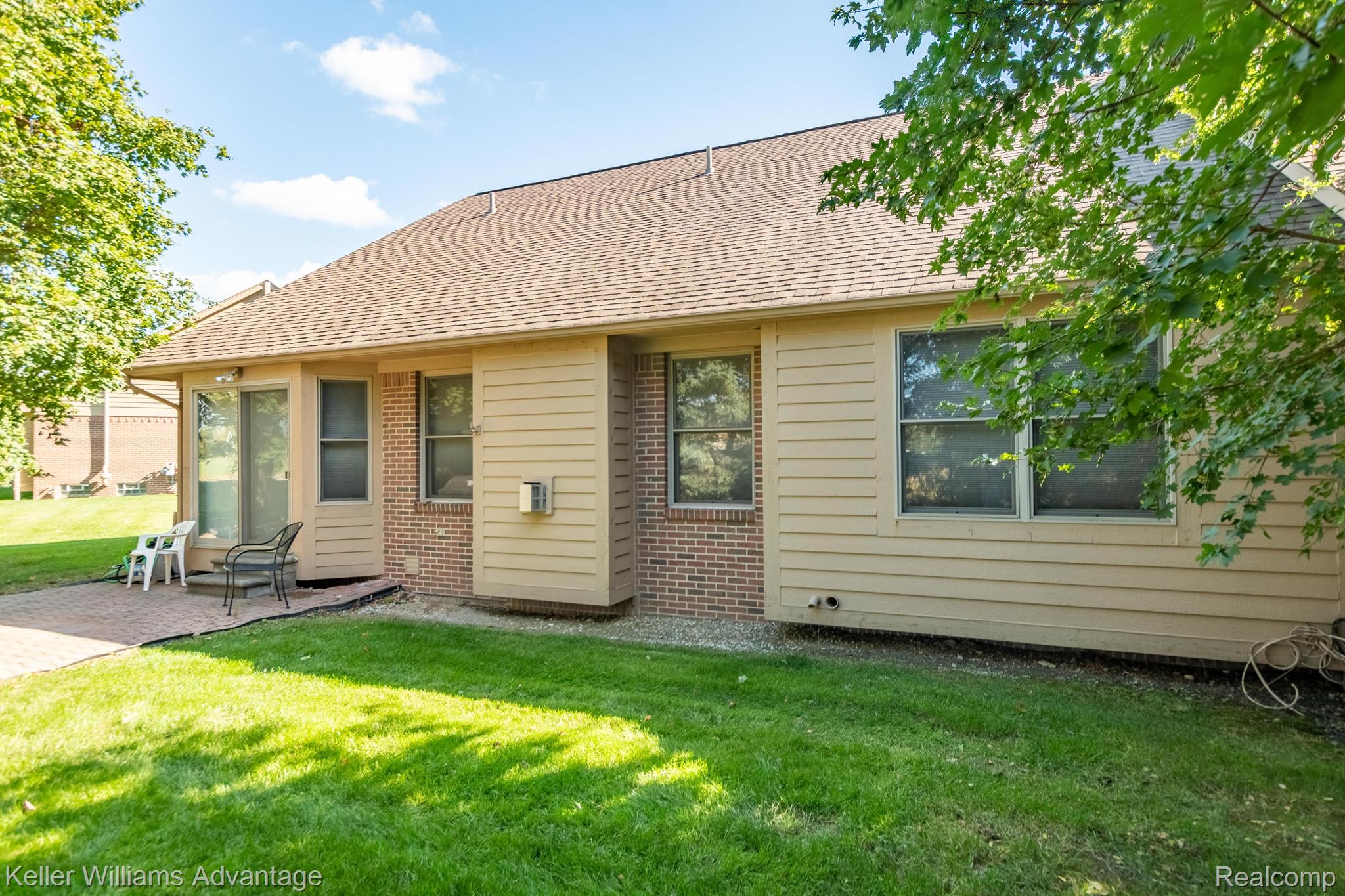 22500 Timber Ridge Court Trenton, MI 48183 - Photo 2 of 29 Gallery Image 2