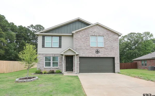 $299,999 | 1206 North River Oaks Lane, Chandler, TX 75758