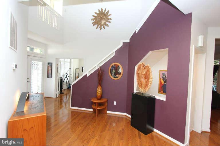 1464 Waterfront Road Reston, VA 20194 - Photo 2 of 30 Two-story foyer