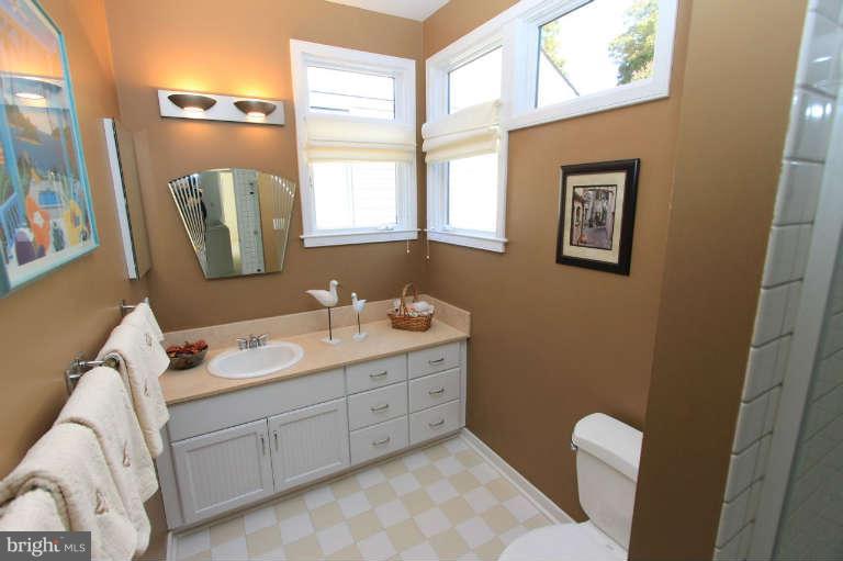 1464 Waterfront Road Reston, VA 20194 - Photo 22 of 30 Bath