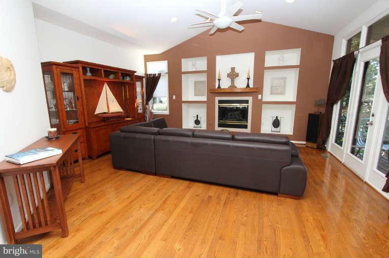 1464 Waterfront Road Reston, VA 20194 - Photo 9 of 30 Family Room