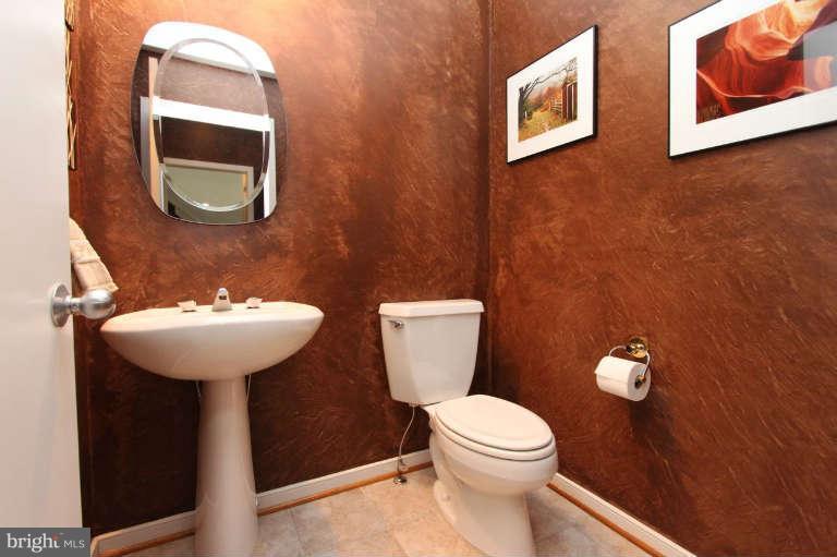 1464 Waterfront Road Reston, VA 20194 - Photo 10 of 30 Powder Room