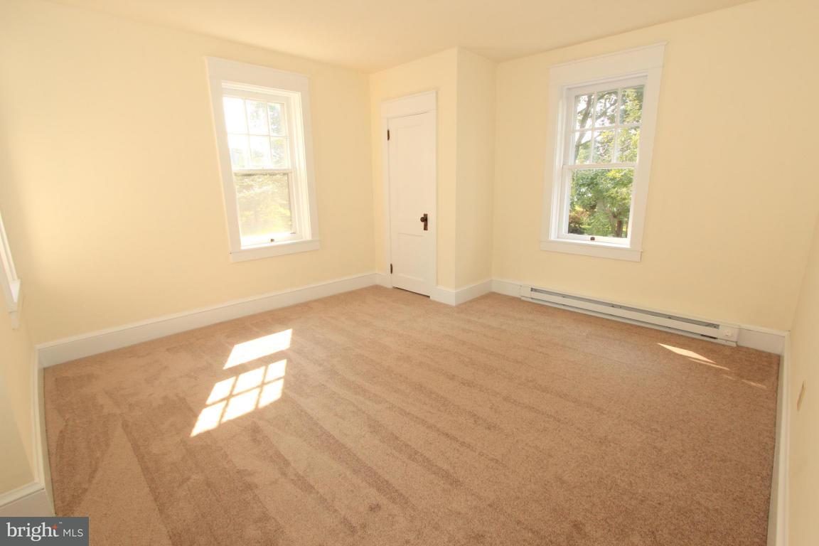 32 South Locust Street Lititz, PA 17543 - Photo 12 of 20