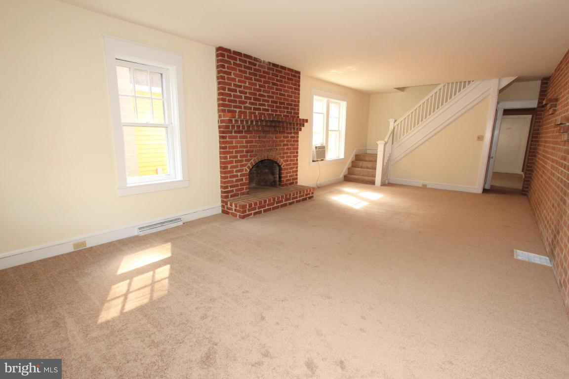 32 South Locust Street Lititz, PA 17543 - Photo 4 of 20