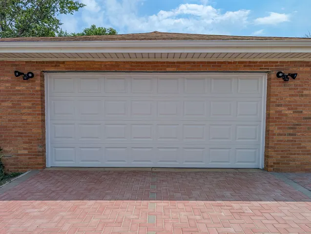 a view of a garage