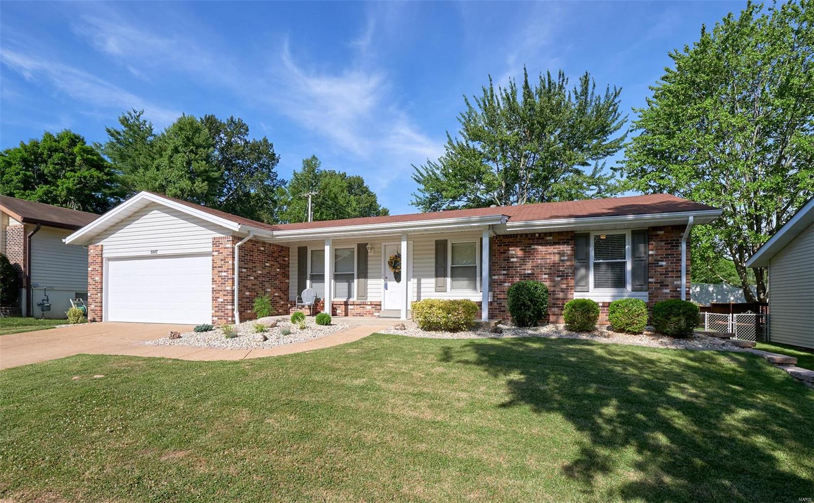 5843 Hempline Road St. Louis, MO 63129 - Photo 2 of 25