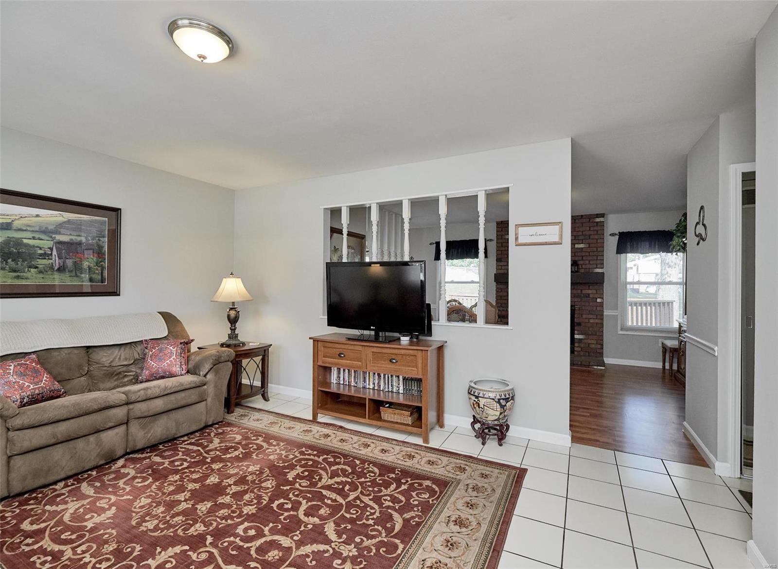 5843 Hempline Road St. Louis, MO 63129 - Photo 5 of 25
