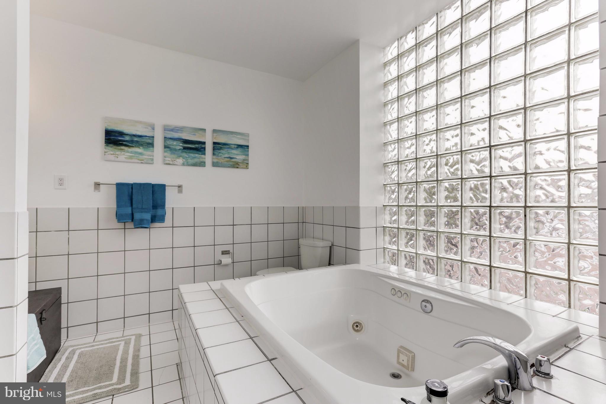 1429 R Street Northwest, Unit A Washington, DC 20009 - Photo 24 of 30 Bath