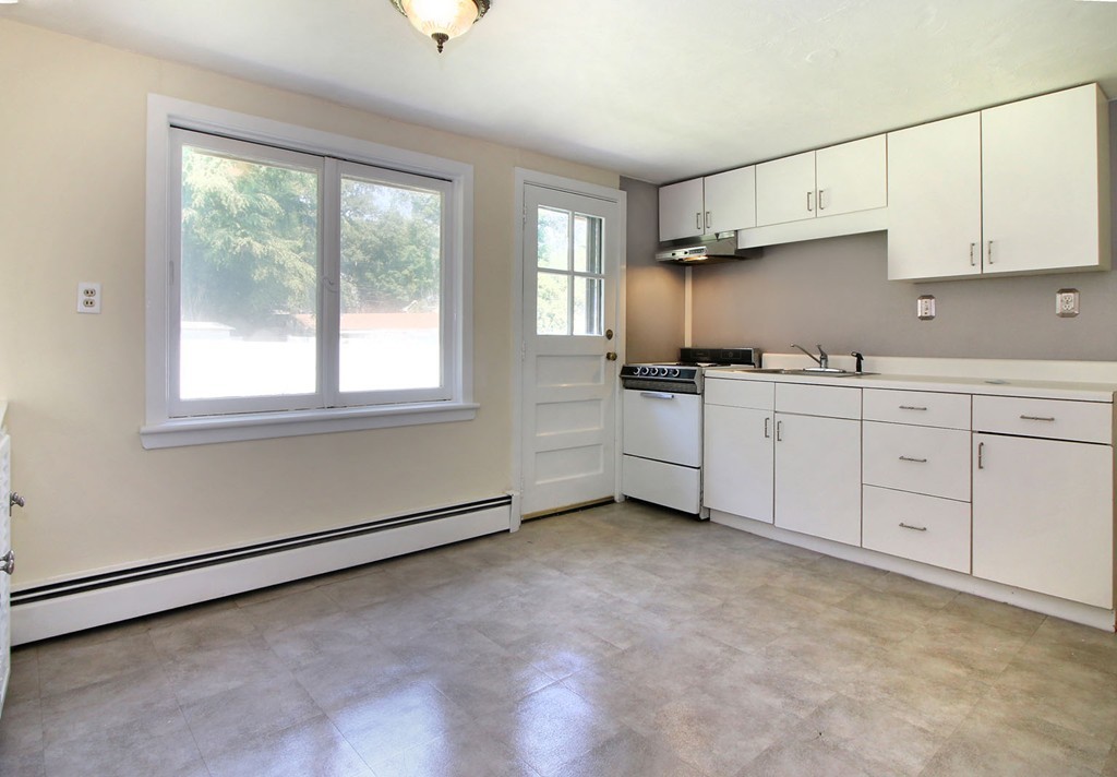 17 Rockridge Road Framingham, MA 01702 - Photo 8 of 17 Gallery Image 8