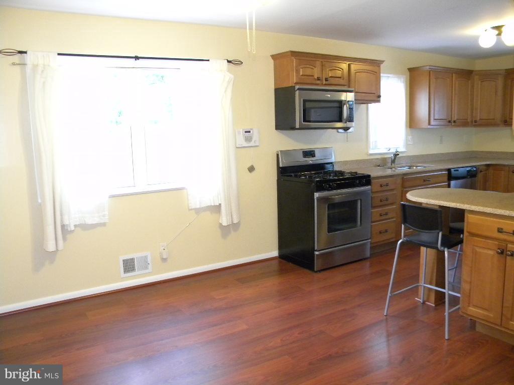 7502 Garrison Road Hyattsville, MD 20784 - Photo 13 of 30 Kitchen