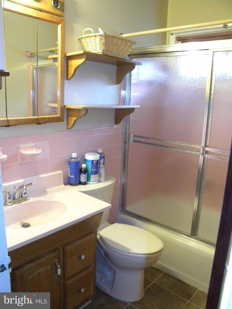 7502 Garrison Road Hyattsville, MD 20784 - Photo 17 of 30 Bathroom #1 - Main Level