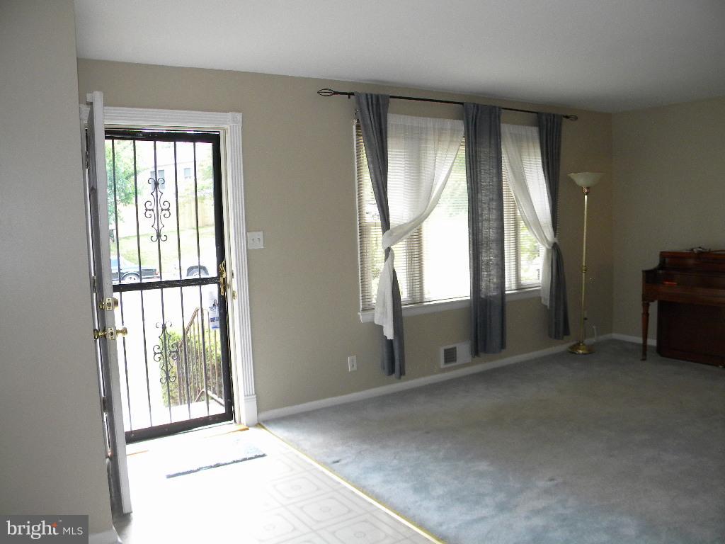 7502 Garrison Road Hyattsville, MD 20784 - Photo 6 of 30 Living Room