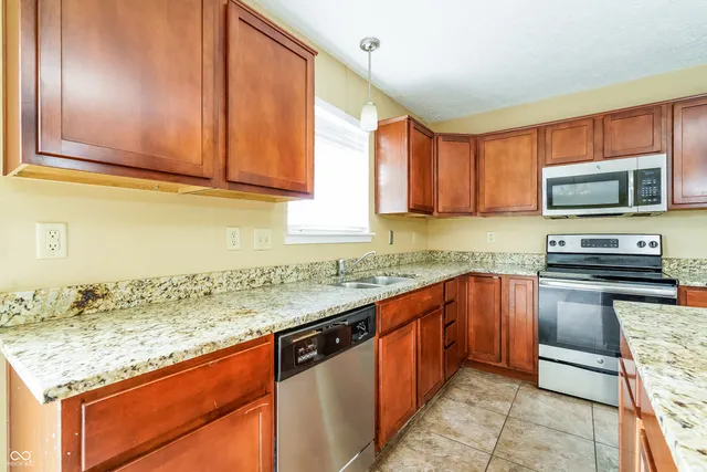 $1,900 | 2146 Rosswood Boulevard, Indianapolis, IN 46229