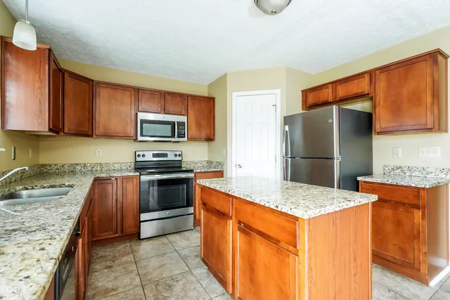 $1,900 | 2146 Rosswood Boulevard, Indianapolis, IN 46229