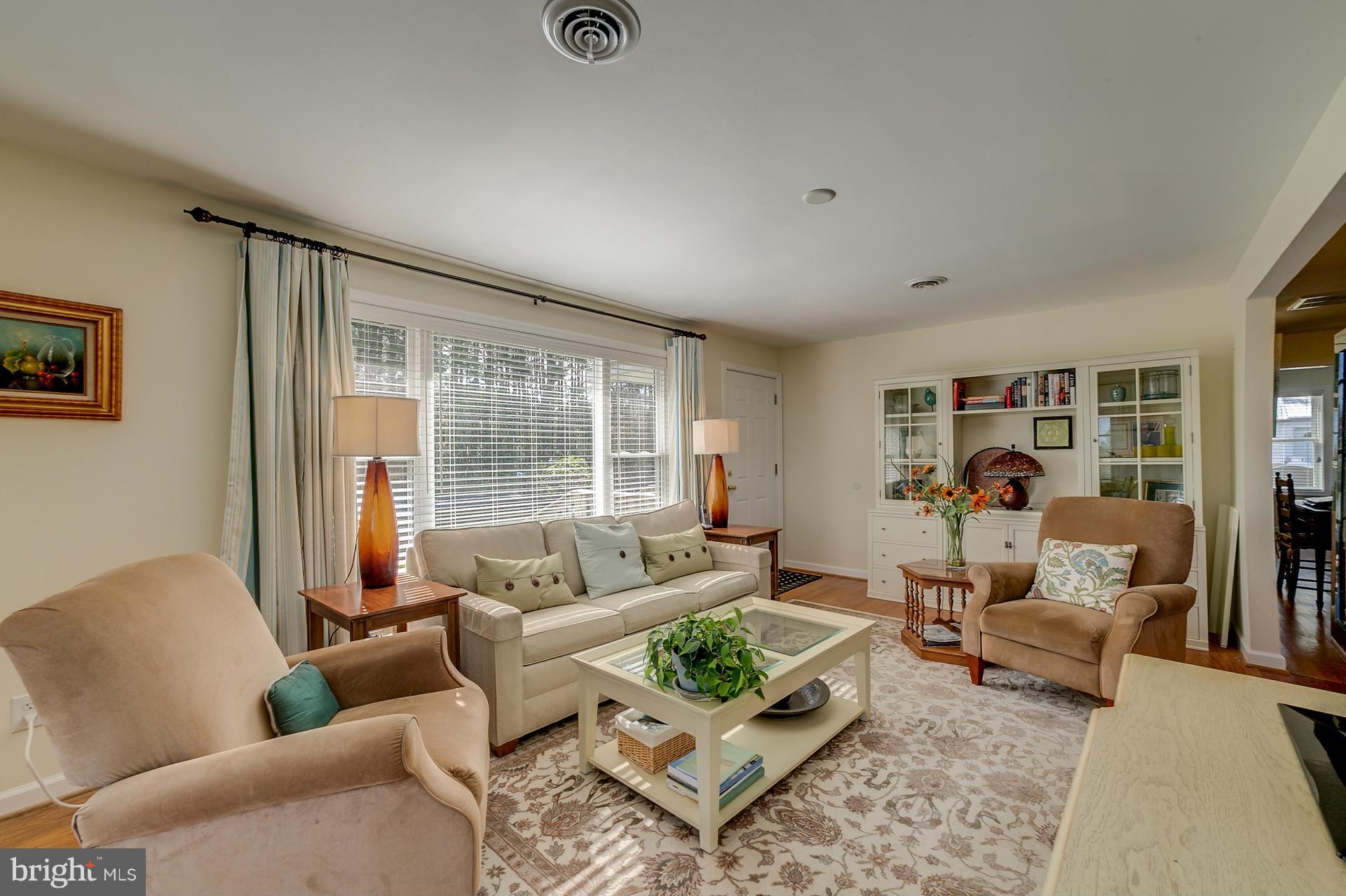 16500 Ball Point Road Piney Point, MD 20674 - Photo 3 of 30 Living Room