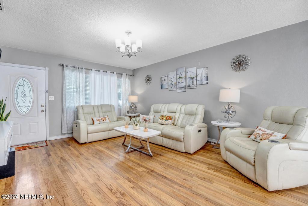 2423 Caladium Road Jacksonville, FL 32211 - Photo 4 of 18 Living Space