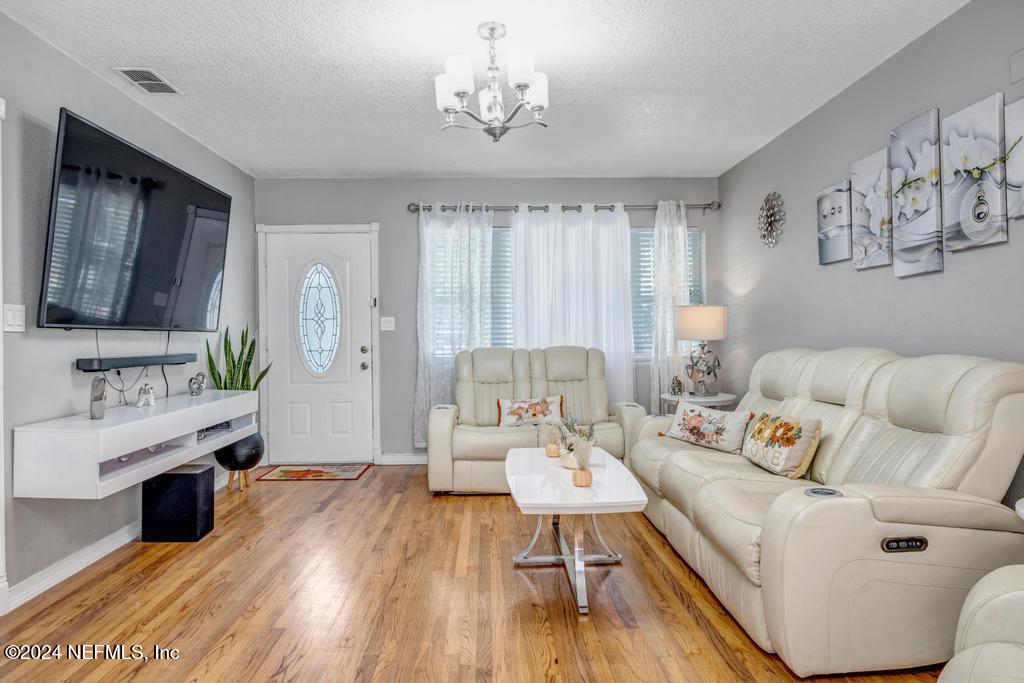 2423 Caladium Road Jacksonville, FL 32211 - Photo 5 of 18 Living Space