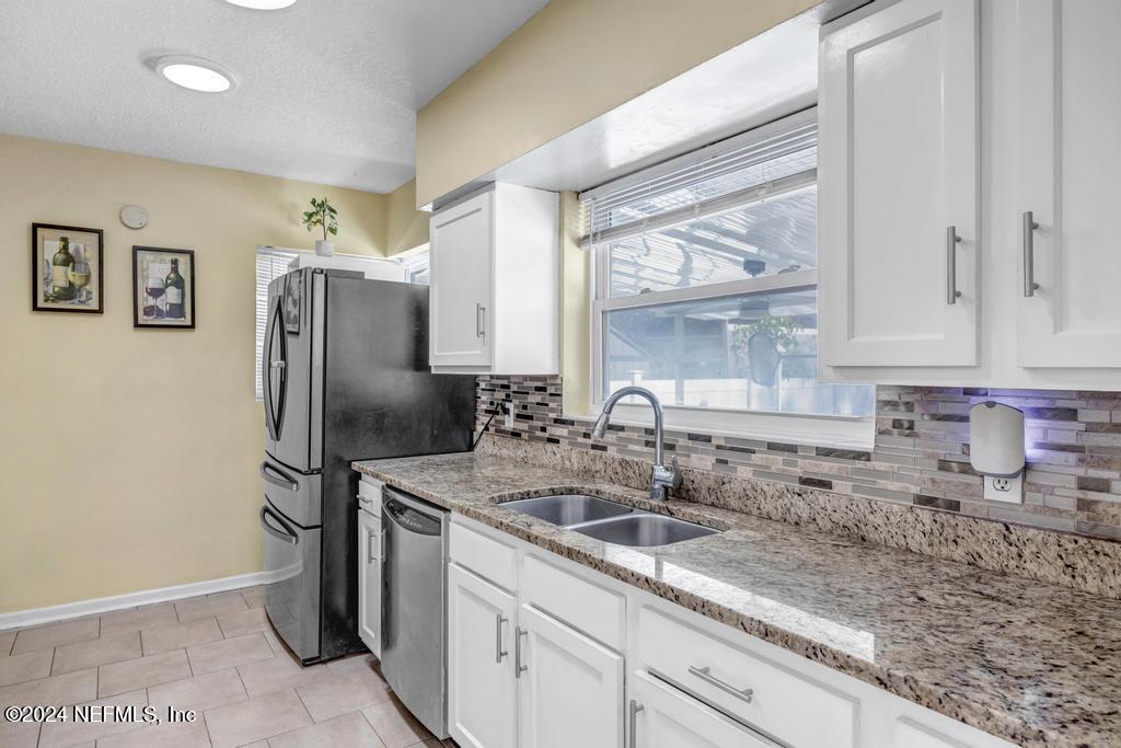 2423 Caladium Road Jacksonville, FL 32211 - Photo 7 of 18 Kitchen