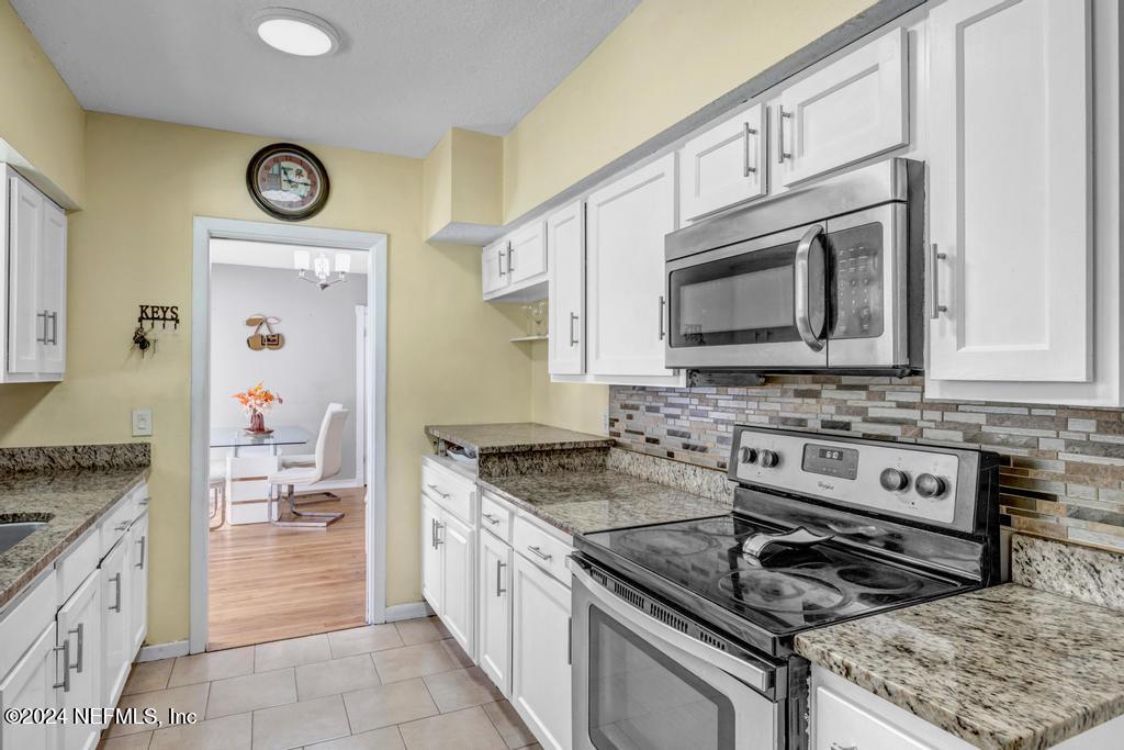 2423 Caladium Road Jacksonville, FL 32211 - Photo 8 of 18 Kitchen
