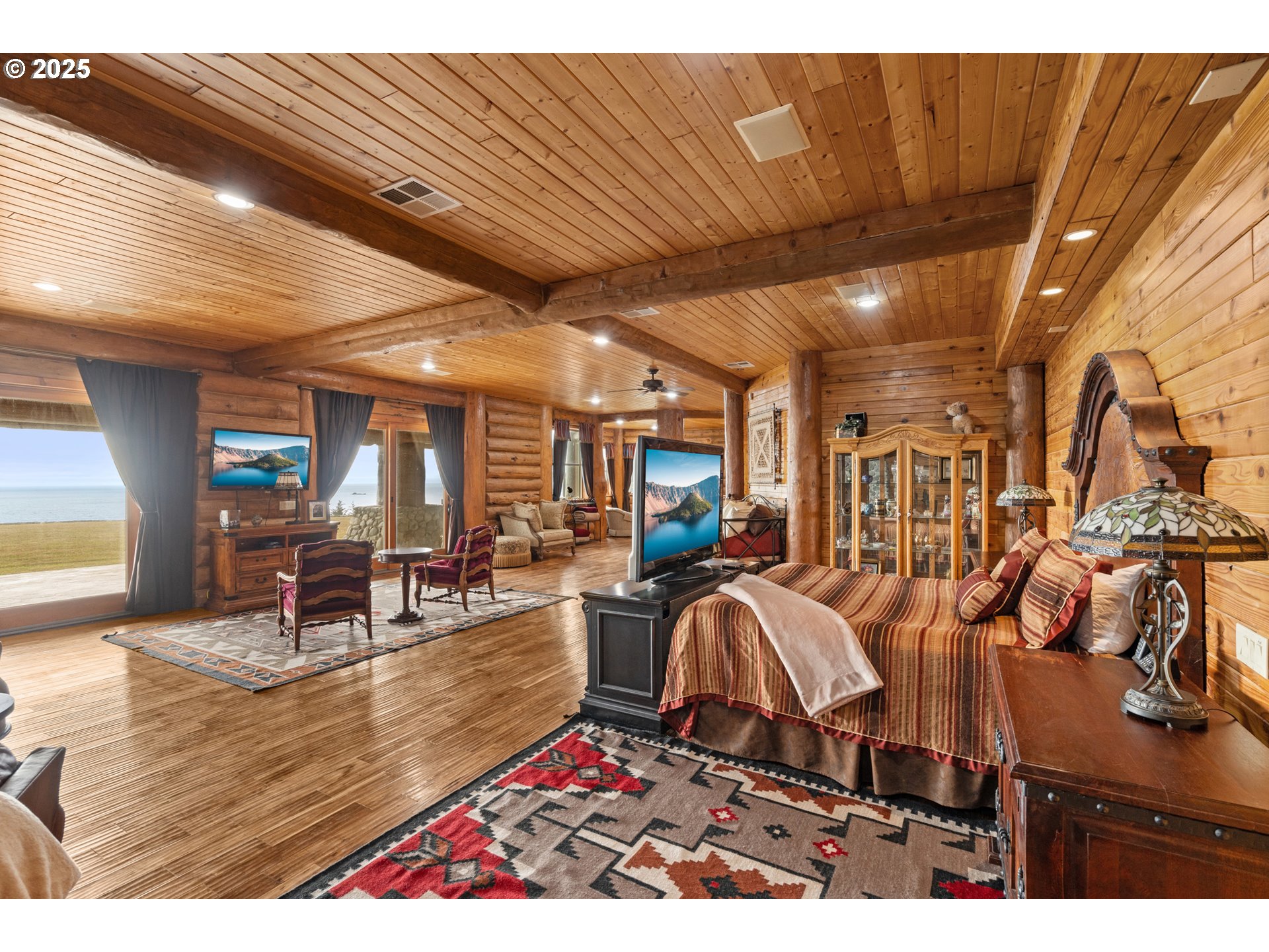 35400 Highway 101 Gold Beach, OR 97444 - Photo 15 of 46 a living room filled with furniture
