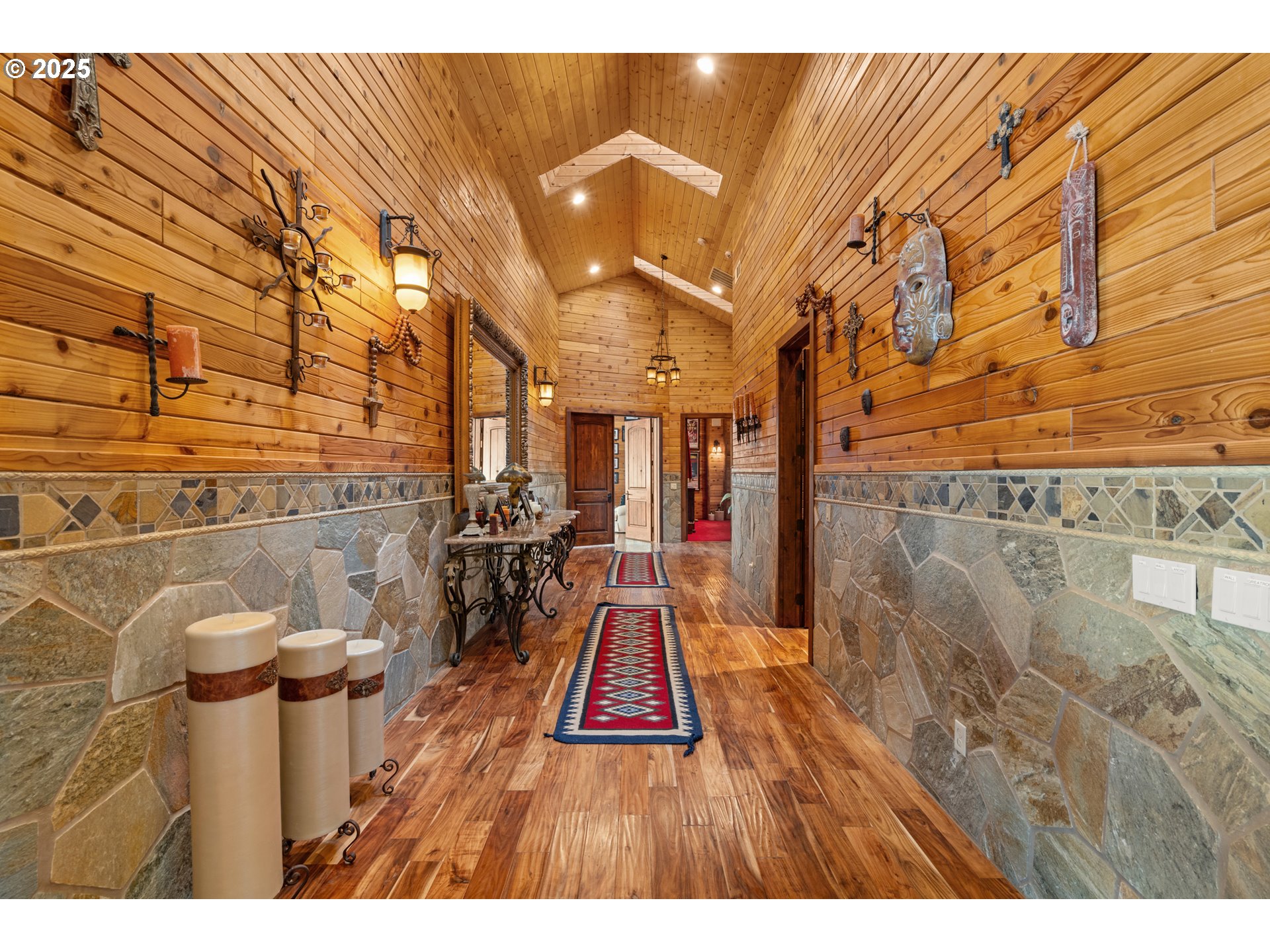 35400 Highway 101 Gold Beach, OR 97444 - Photo 24 of 46 a view of a living room