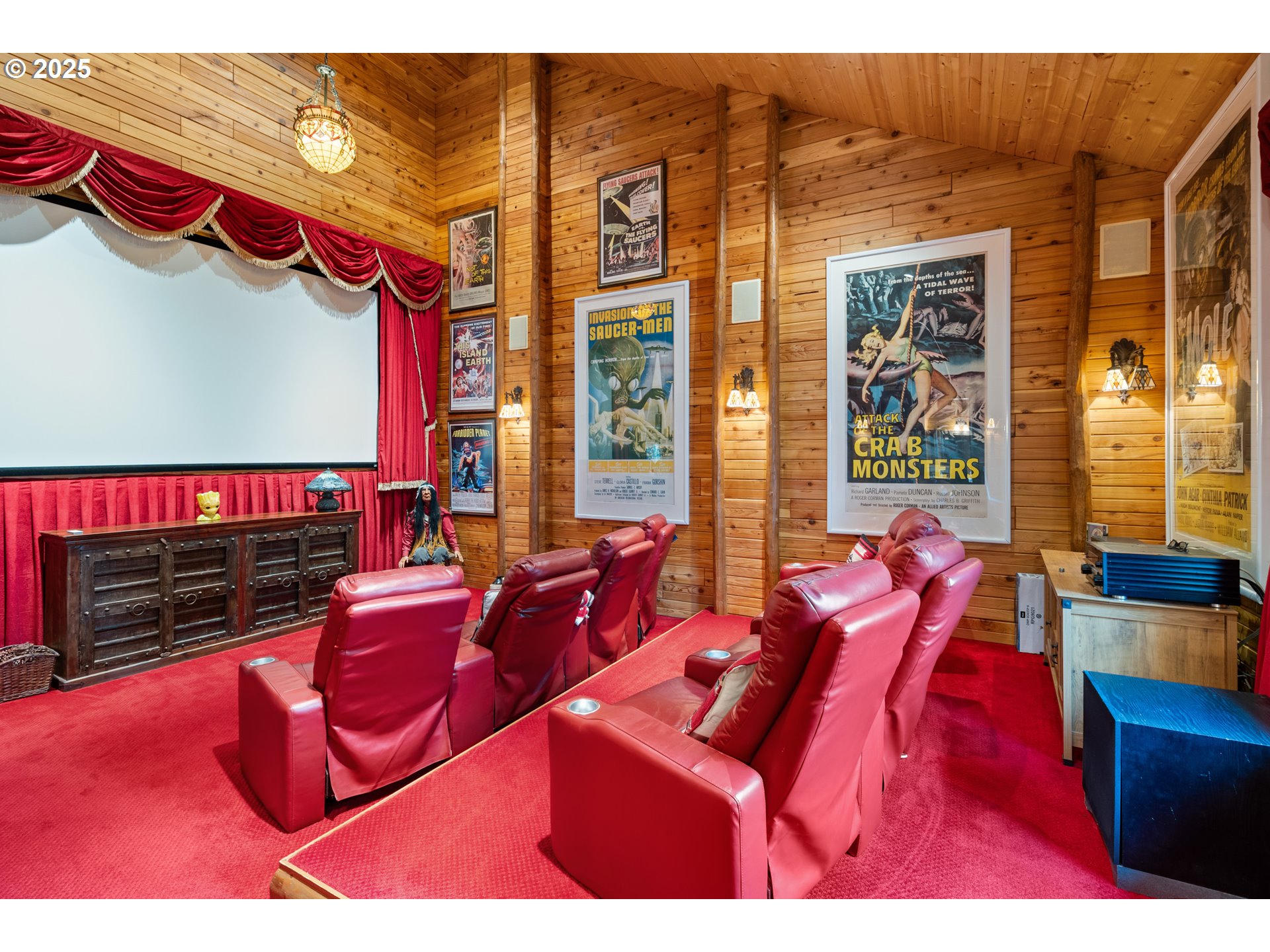 35400 Highway 101 Gold Beach, OR 97444 - Photo 39 of 46 a bedroom with furniture and windows