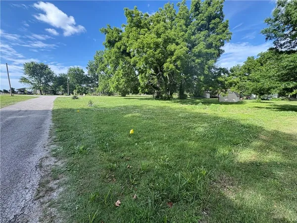 $11,900 | 102 Sycamore Street, Pleasanton, KS 66075