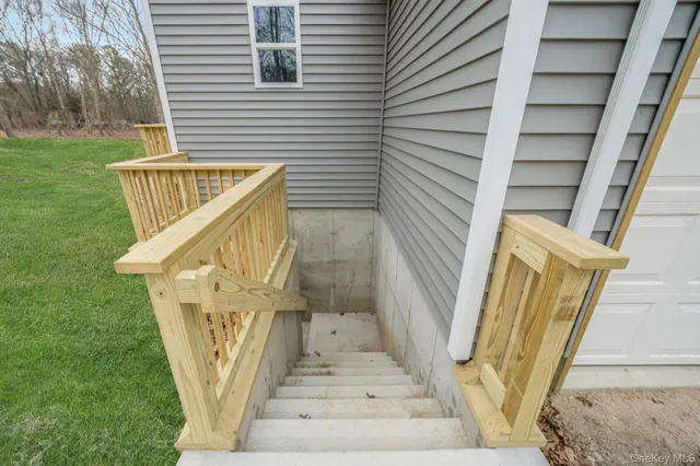 $899,999 | 39 Locust Avenue South, Medford, NY 11763