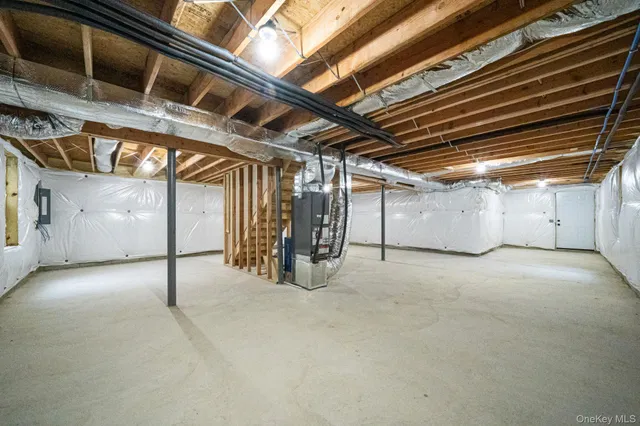 $899,999 | 39 Locust Avenue South, Medford, NY 11763