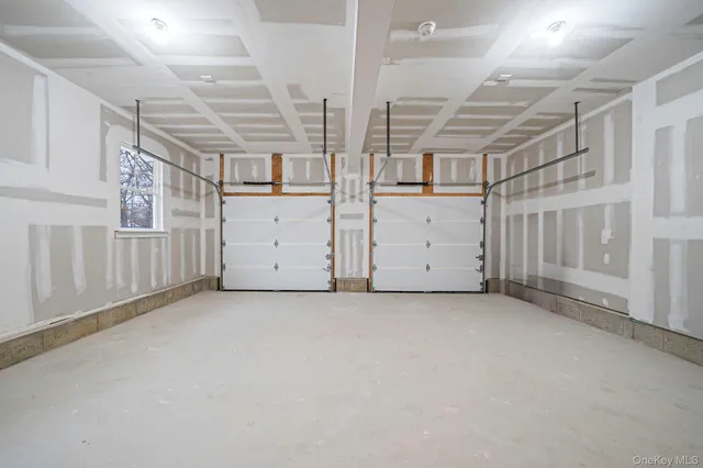 $899,999 | 39 Locust Avenue South, Medford, NY 11763