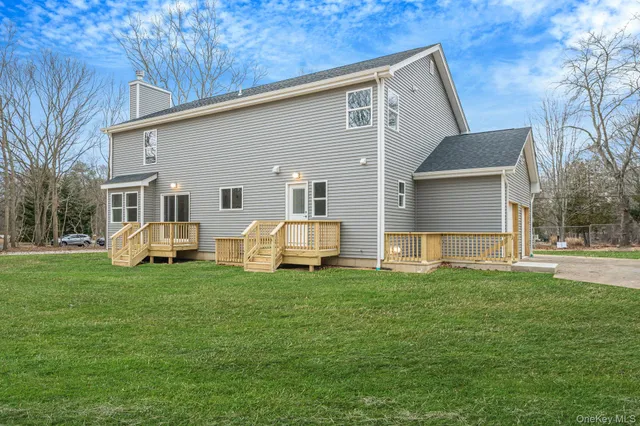 $899,999 | 39 Locust Avenue South, Medford, NY 11763