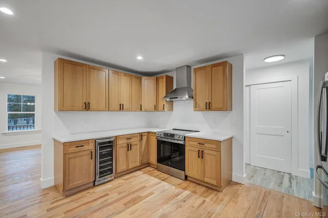 $899,999 | 39 Locust Avenue South, Medford, NY 11763