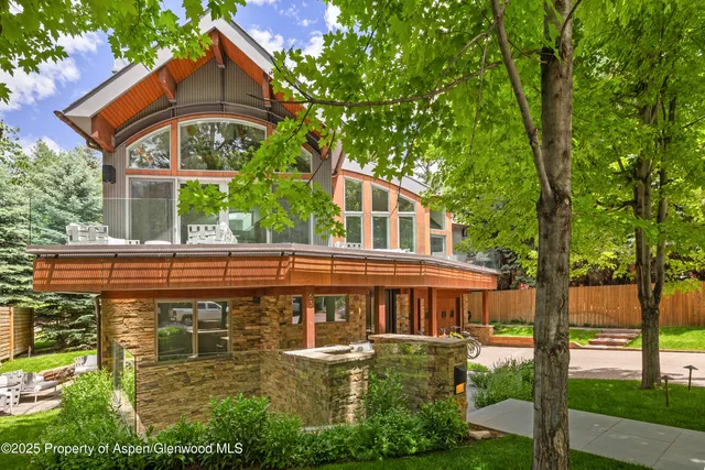 a balcony with an outdoor space