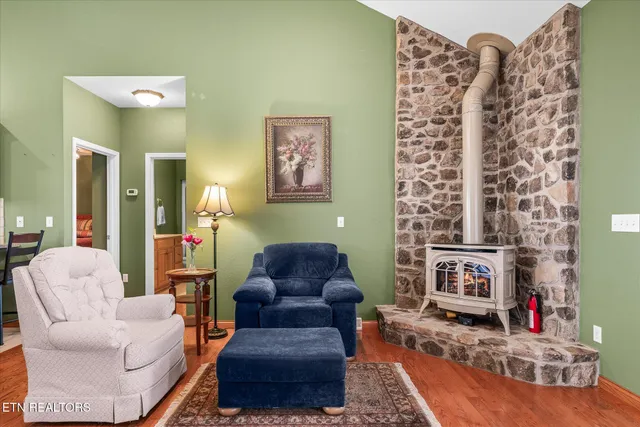 $619,000 | 566 Mallard Pointe Road, Byrdstown, TN 38549