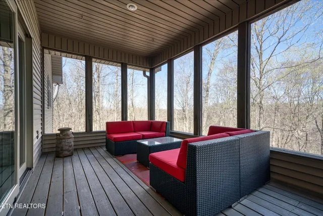 $619,000 | 566 Mallard Pointe Road, Byrdstown, TN 38549