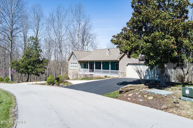 $619,000 | 566 Mallard Pointe Road, Byrdstown, TN 38549