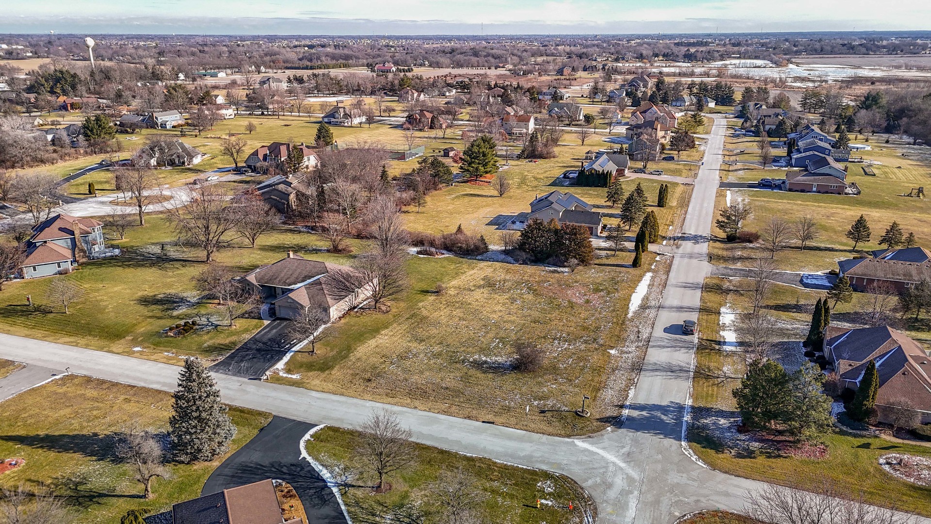 2552 East Royal Ridge Drive Crete, IL 60417 - Photo 2 of 3 an aerial view of a house with a ocean view