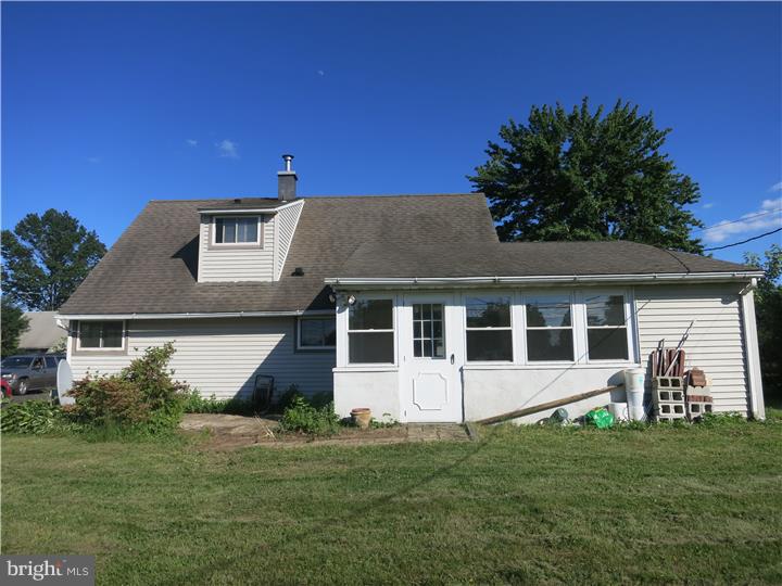 9 Harrow Road Levittown, PA 19056 - Photo 2 of 25 Exterior Back