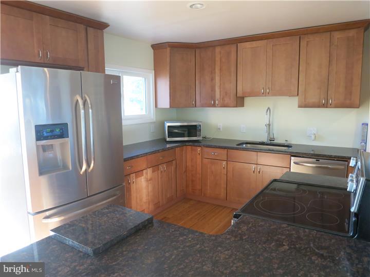 9 Harrow Road Levittown, PA 19056 - Photo 5 of 25 Kitchen