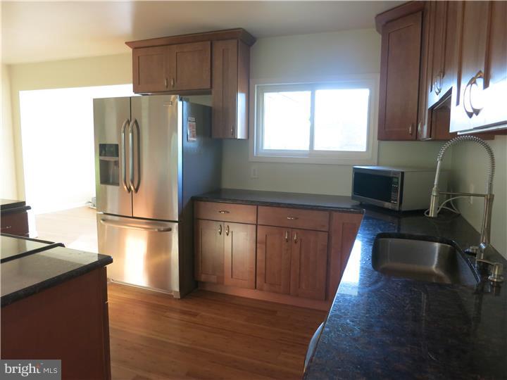 9 Harrow Road Levittown, PA 19056 - Photo 6 of 25 Kitchen