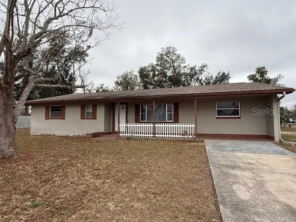 $2,595 | 4 Sunshine Boulevard, DeLand, FL 32724