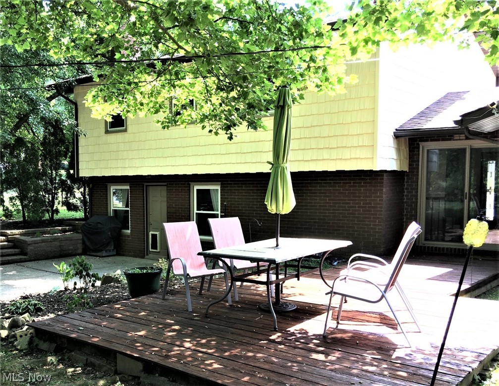 Deck view towards patio great entertainment area, new sliding glass door in foyer