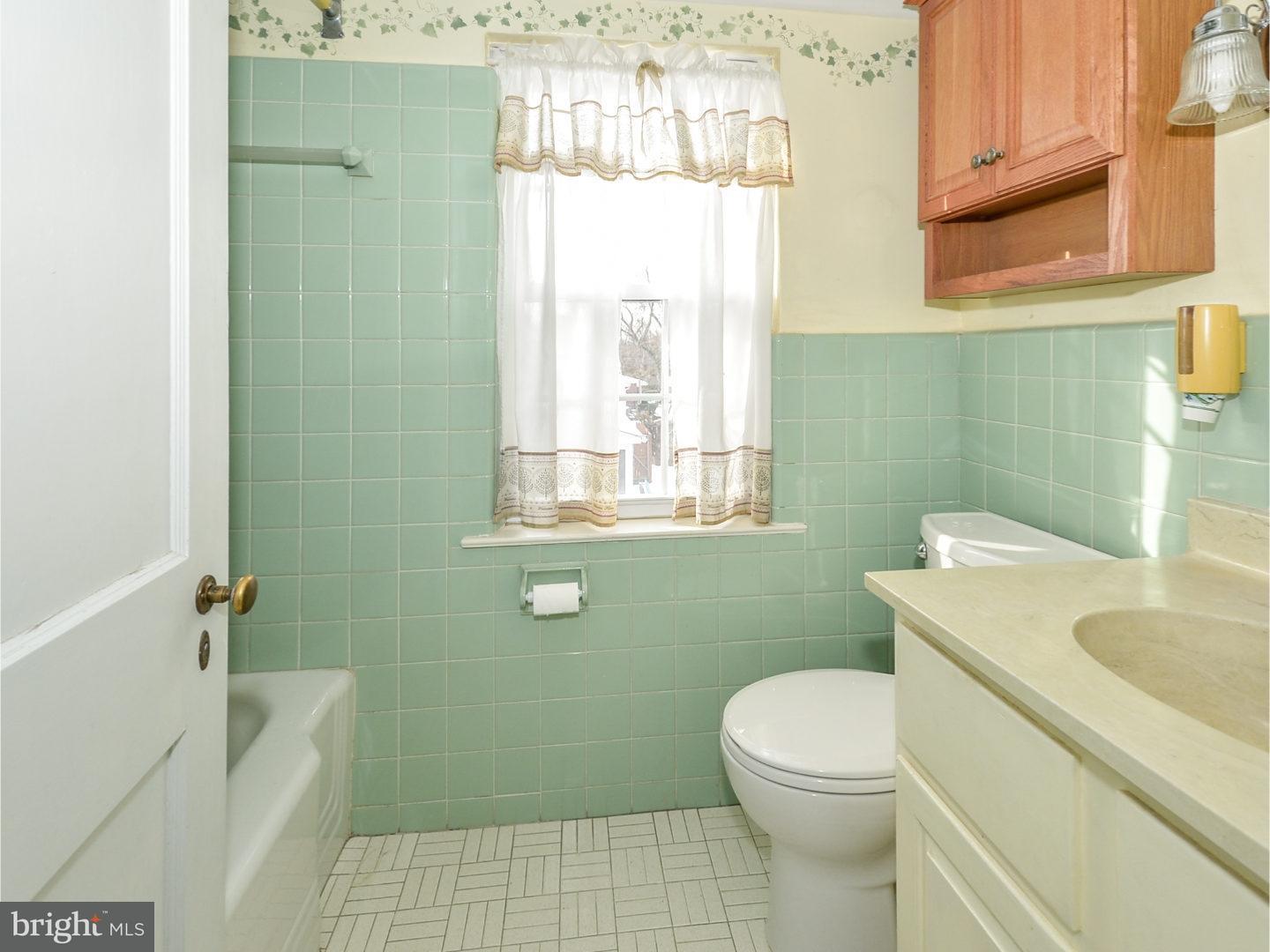 601 Paper Mill Road Oreland, PA 19075 - Photo 18 of 24 Bathroom